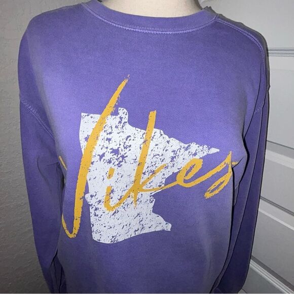 Comfort Colors Vikes Graphic Print Long Sleeve Oversized Sweatshirt - Picture 2 of 7
